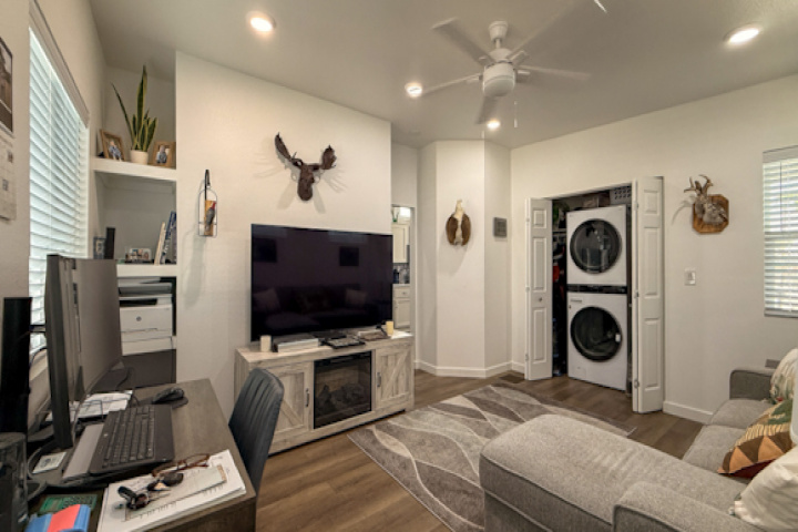West : 4555 S Mission Rd, Tucson, Arizona 85746, 1 Room Rooms,1 BathroomBathrooms,For Sale - Pet,For Sale,S Mission,1460