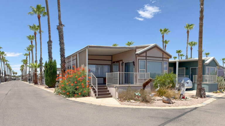 East EL-120 Unfurnished corner lot fabulous unit